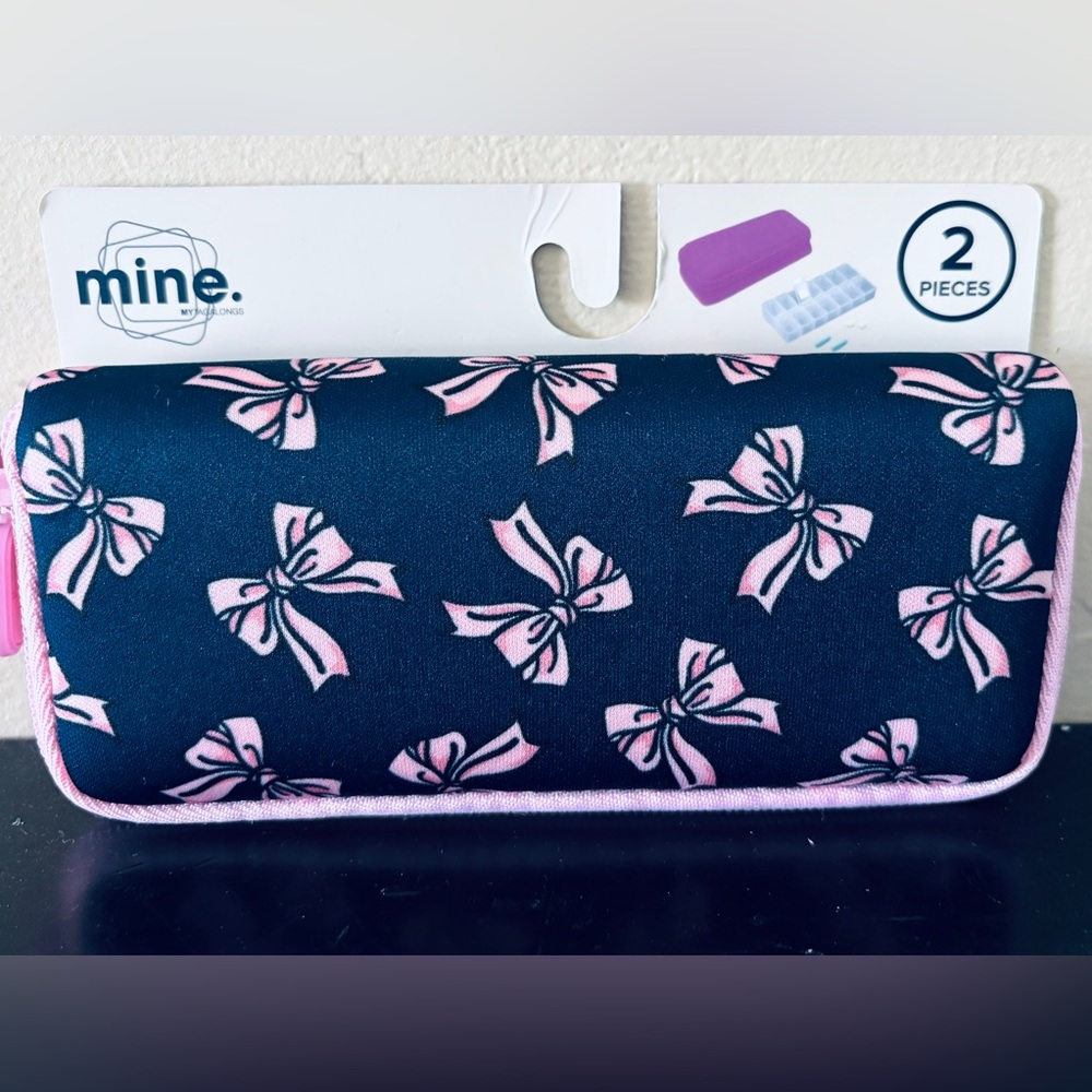 My Tagalongs. Zippered pouch. Pill case insert with 14 compartments. Am/pm. NWT